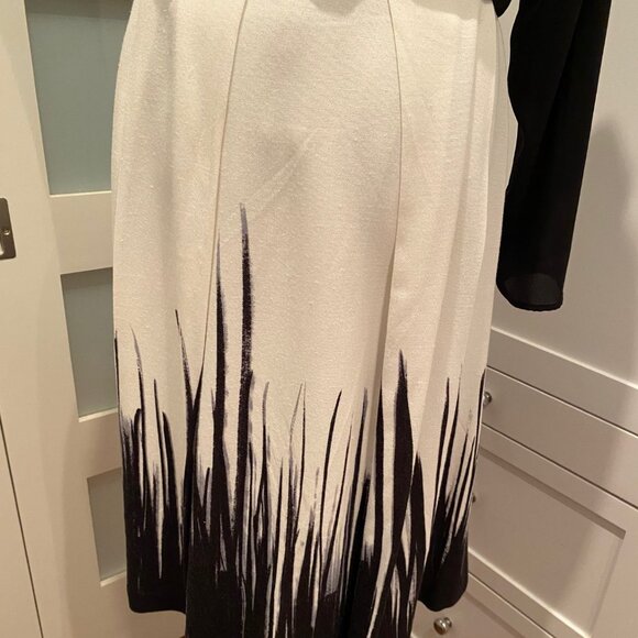Pink Tartan black & white fully lined skirt with pockets. Size 8. - Picture 2 of 5